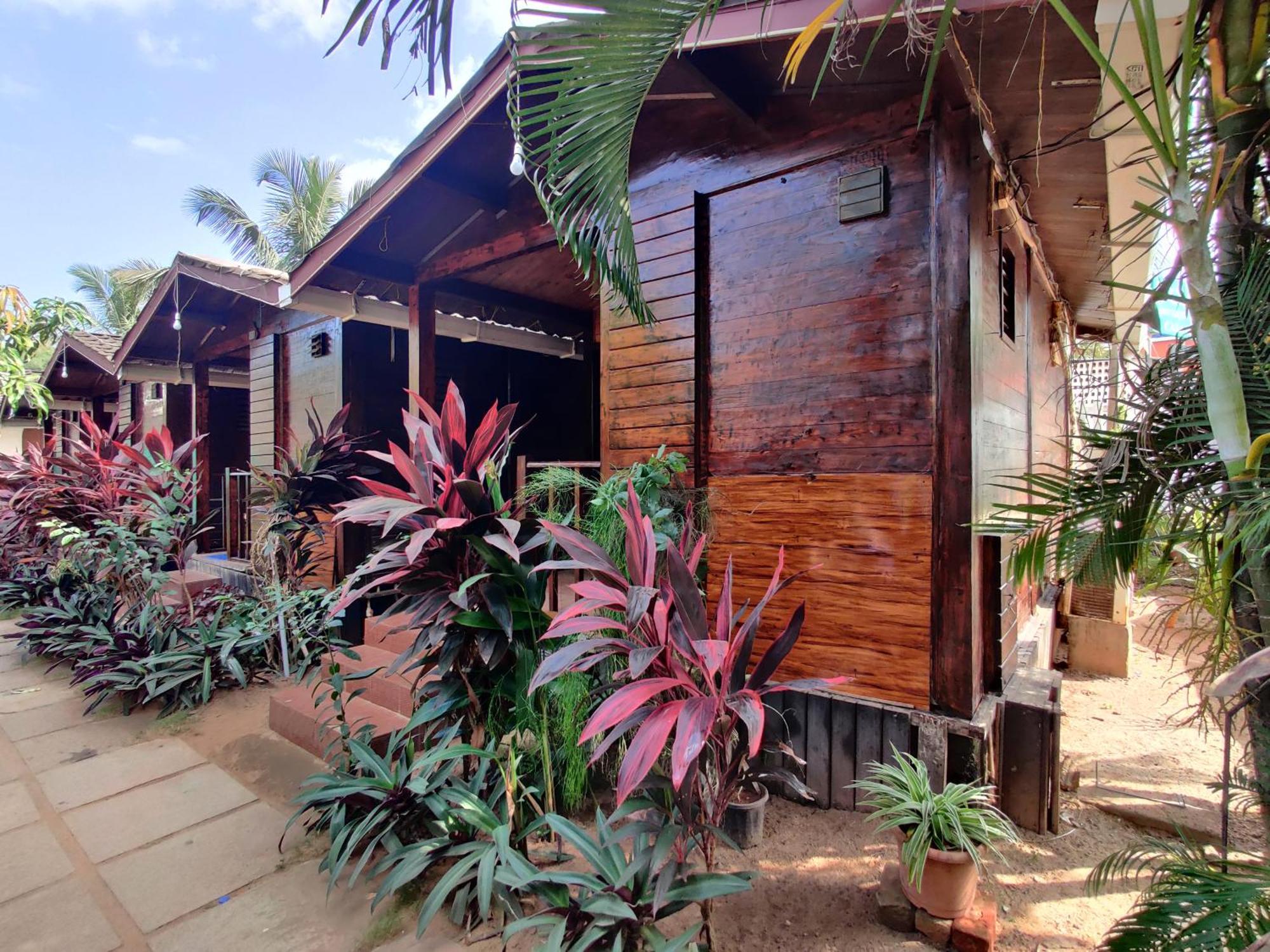 Beach Cottages - Pousada Donaciana Baga Exterior photo